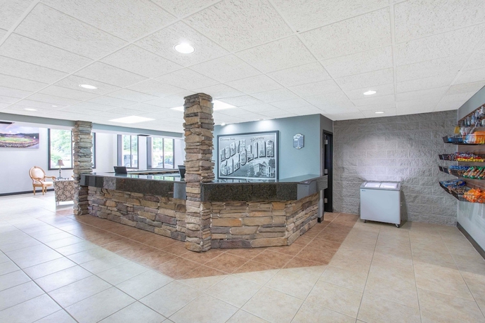 Imagen de los interiores del Hotel Super 8 By Wyndham Boone Nc. Foto 14