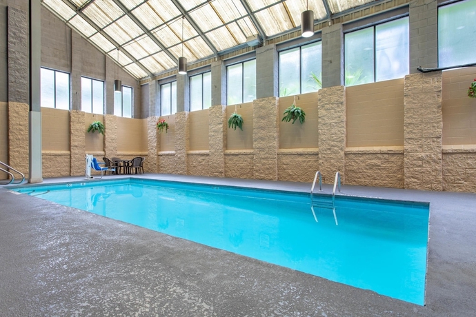Imagen de la piscina del Hotel Super 8 By Wyndham Boone Nc. Foto 18