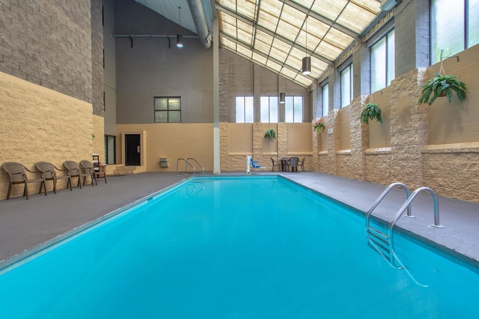 Imagen de la piscina del Hotel Super 8 By Wyndham Boone Nc. Foto 19