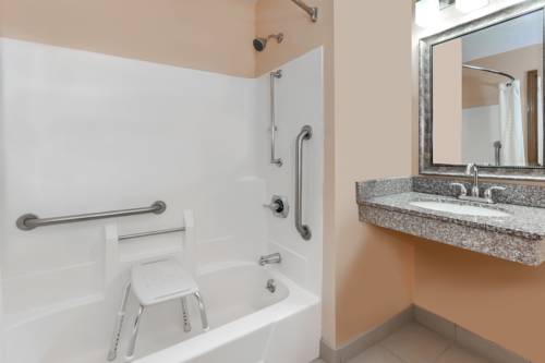 Imagen de la habitación del Hotel Super 8 By Wyndham Bowling Green South. Foto 8