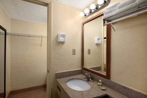 Imagen de la habitación del Hotel Super 8 By Wyndham Bradenton Sarasota Area. Foto 4