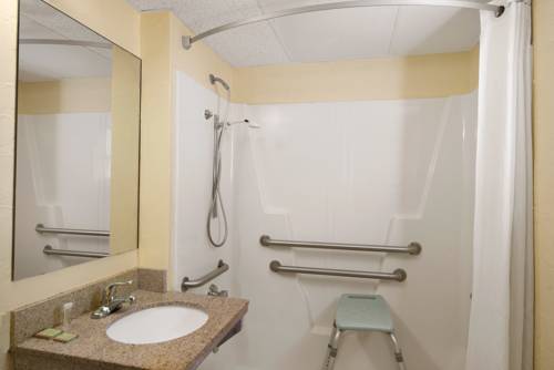 Imagen de la habitación del Hotel Super 8 By Wyndham Bradenton Sarasota Area. Foto 9