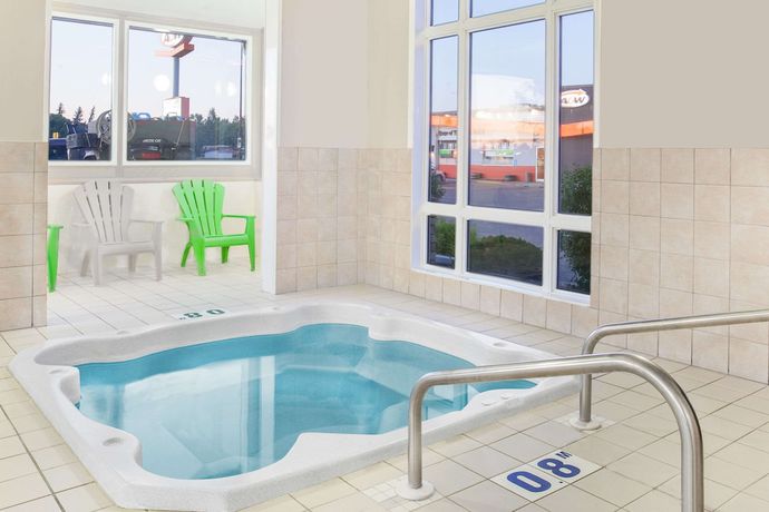 Imagen de la piscina del Hotel Super 8 By Wyndham Brandon Mb. Foto 20
