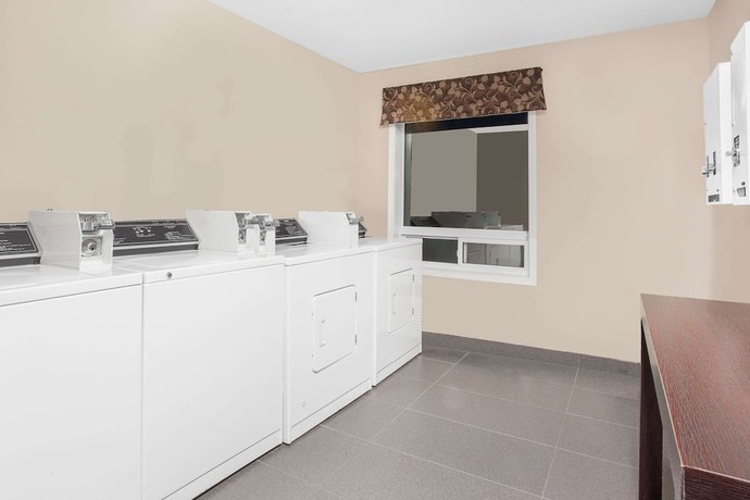 Imagen de los interiores del Hotel Super 8 By Wyndham Brandon Mb. Foto 19
