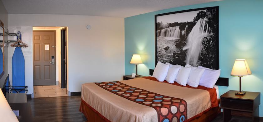 Imagen de la habitación del Hotel Super 8 By Wyndham Branson/andy Williams Theatre. Foto 17