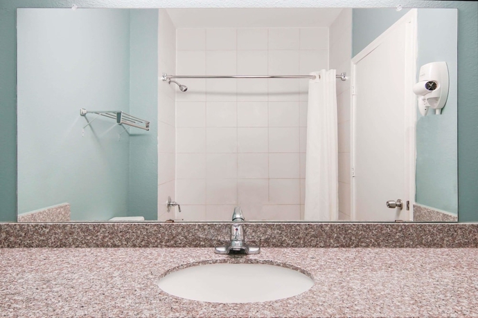 Imagen de la habitación del Hotel Super 8 By Wyndham Brenham Tx. Foto 10