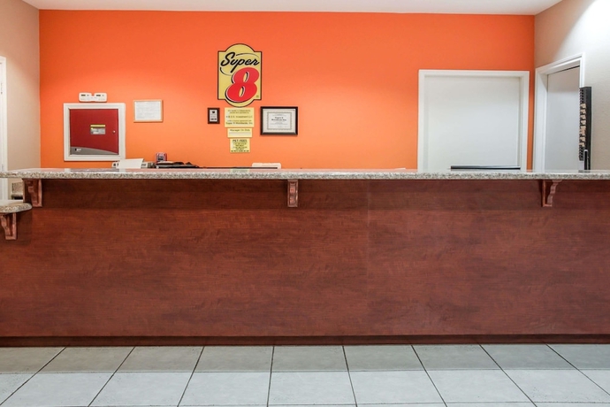 Imagen de los interiores del Hotel Super 8 By Wyndham Brenham Tx. Foto 15