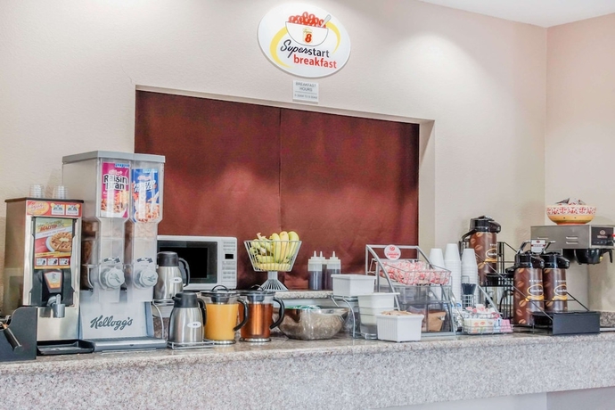 Imagen del bar/restaurante del Hotel Super 8 By Wyndham Brenham Tx. Foto 2