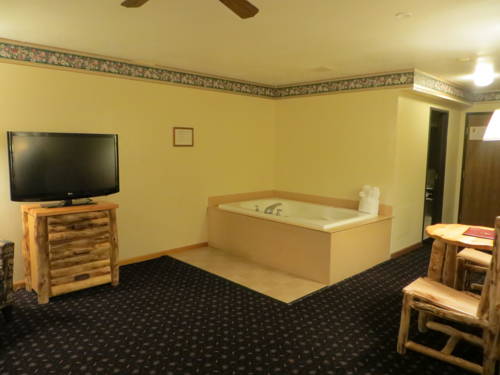 Imagen de la habitación del Hotel Super 8 By Wyndham Bridgeview Of Mackinaw City. Foto 15