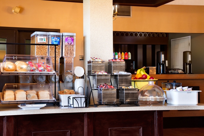 Imagen del bar/restaurante del Hotel Super 8 By Wyndham Brockville. Foto 3