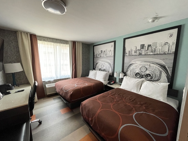 Imagen de la habitación del Hotel Super 8 By Wyndham Brooklyn Williamsburg. Foto 6