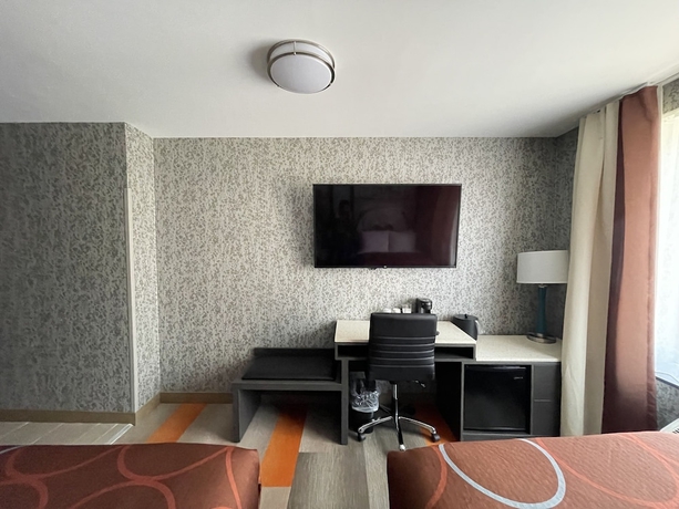 Imagen de la habitación del Hotel Super 8 By Wyndham Brooklyn Williamsburg. Foto 7
