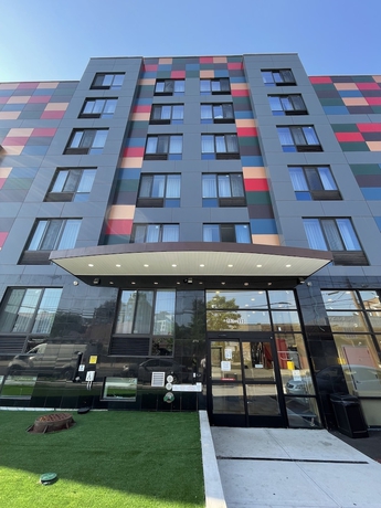 Imagen general del Hotel Super 8 By Wyndham Brooklyn Williamsburg. Foto 1