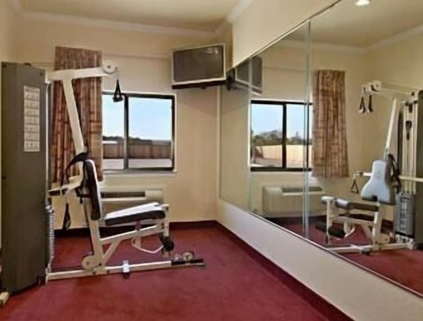 Imagen de los interiores del Hotel Super 8 By Wyndham Brookshire Tx. Foto 14