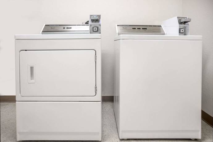 Imagen de los interiores del Hotel Super 8 By Wyndham Brookshire Tx. Foto 15