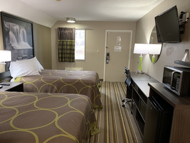 Imagen de la habitación del Hotel Super 8 By Wyndham Brownsburg. Foto 5