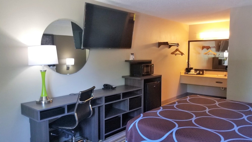 Imagen de la habitación del Hotel Super 8 By Wyndham Brownsburg. Foto 6
