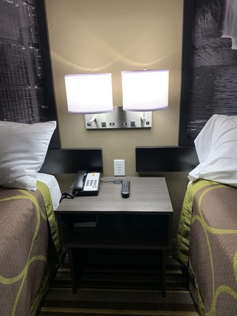 Imagen de la habitación del Hotel Super 8 By Wyndham Brownsburg. Foto 8
