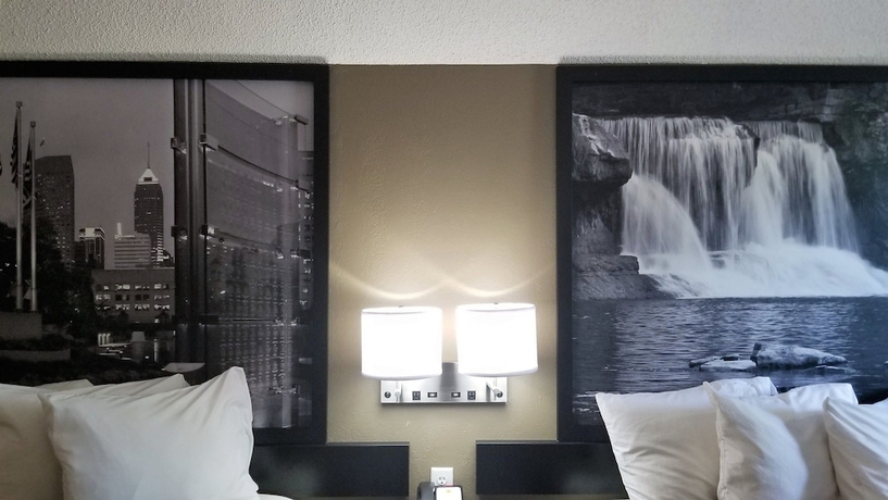 Imagen de la habitación del Hotel Super 8 By Wyndham Brownsburg. Foto 9