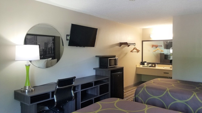 Imagen de la habitación del Hotel Super 8 By Wyndham Brownsburg. Foto 11