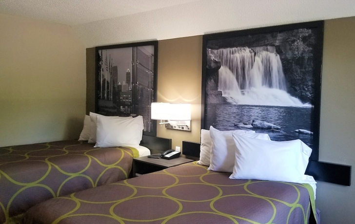 Imagen de la habitación del Hotel Super 8 By Wyndham Brownsburg. Foto 12