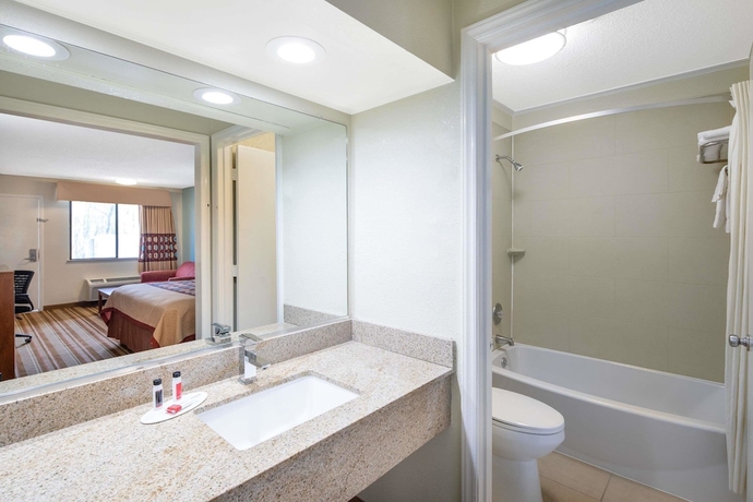 Imagen de la habitación del Hotel Super 8 By Wyndham Burlington Nc. Foto 9