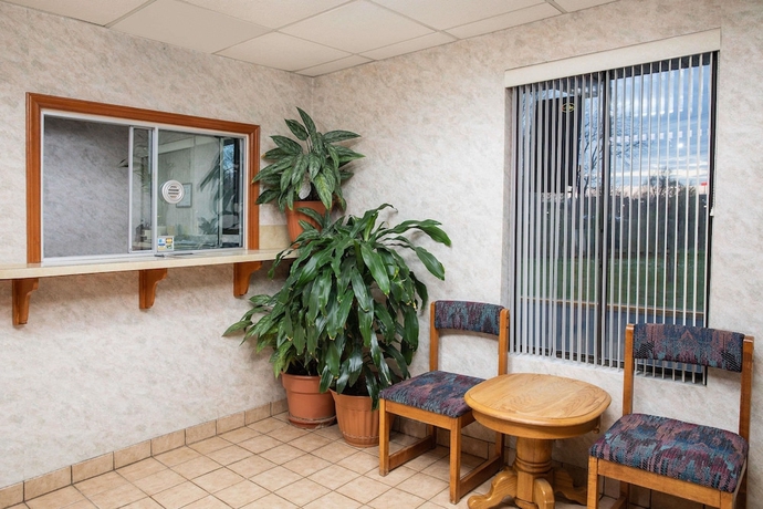 Imagen de los interiores del Hotel Super 8 By Wyndham Burlington Nc. Foto 15