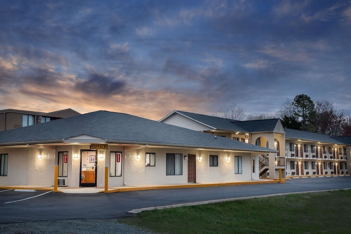 Imagen general del Hotel Super 8 By Wyndham Burlington Nc. Foto 2