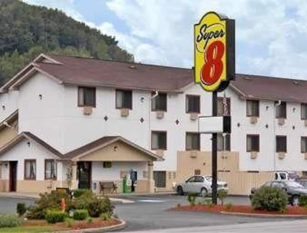 Imagen general del Hotel Super 8 By Wyndham Butler. Foto 1