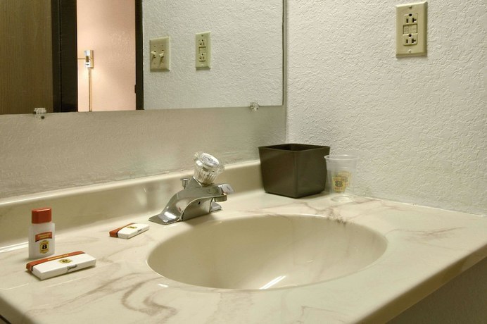 Imagen de la habitación del Hotel Super 8 By Wyndham Butler. Foto 4