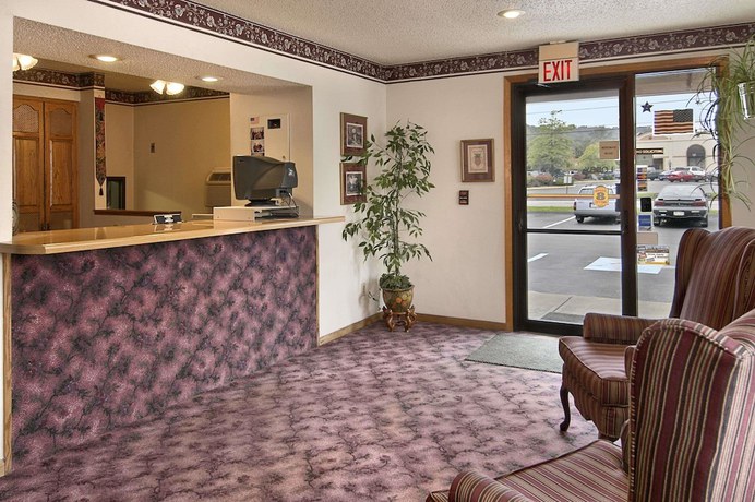 Imagen de los interiores del Hotel Super 8 By Wyndham Butler. Foto 8