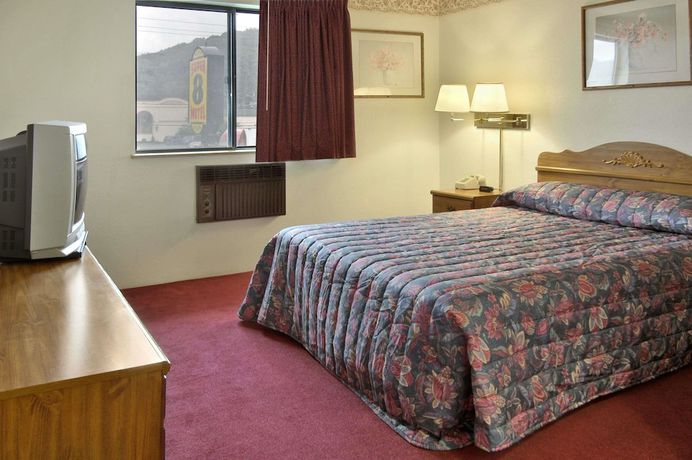 Imagen de la habitación del Hotel Super 8 By Wyndham Butler. Foto 5