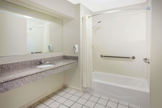 Imagen de la habitación del Hotel Super 8 By Wyndham Cabot. Foto 12