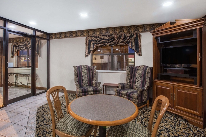 Imagen de los interiores del Hotel Super 8 By Wyndham Cabot. Foto 16