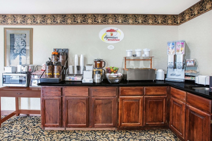 Imagen del bar/restaurante del Hotel Super 8 By Wyndham Cabot. Foto 4