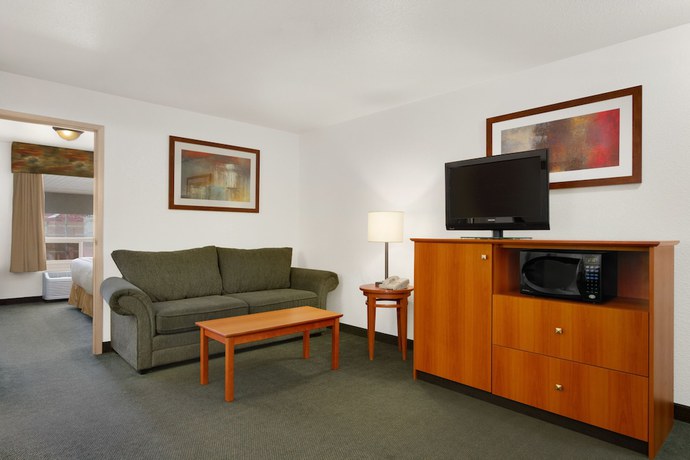 Imagen de la habitación del Hotel Super 8 By Wyndham Calgary Shawnessy Area. Foto 14