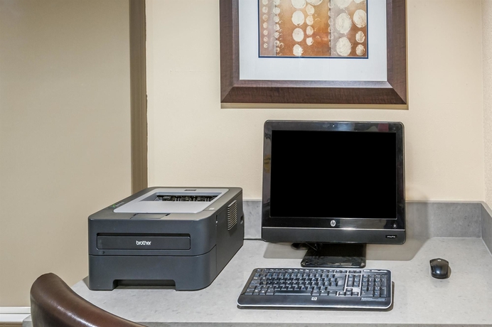 Imagen de los interiores del Hotel Super 8 By Wyndham Calgary/airport. Foto 14
