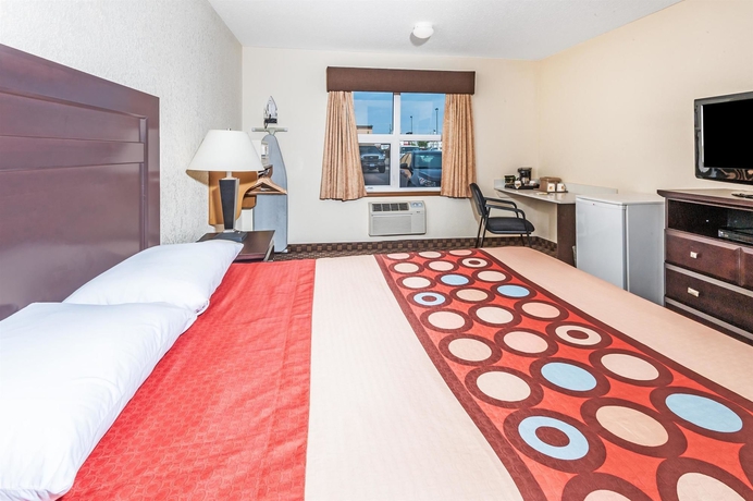 Imagen de la habitación del Hotel Super 8 By Wyndham Calgary/airport. Foto 5