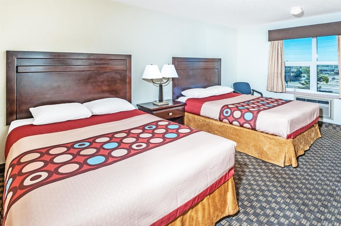 Imagen de la habitación del Hotel Super 8 By Wyndham Calgary/airport. Foto 7