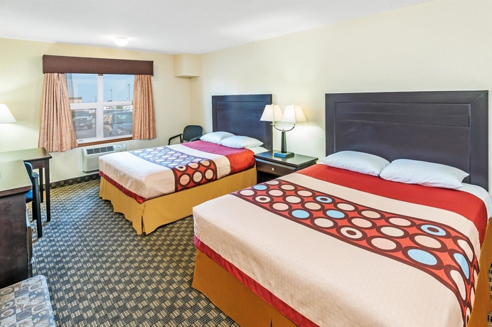 Imagen de la habitación del Hotel Super 8 By Wyndham Calgary/airport. Foto 10