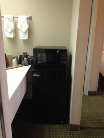 Imagen de la habitación del Hotel Super 8 By Wyndham Calhoun. Foto 3