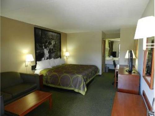 Imagen de la habitación del Hotel Super 8 By Wyndham Calhoun. Foto 8