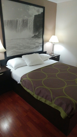 Imagen de la habitación del Hotel Super 8 By Wyndham Cambridge/kitchener/waterloo Area. Foto 2