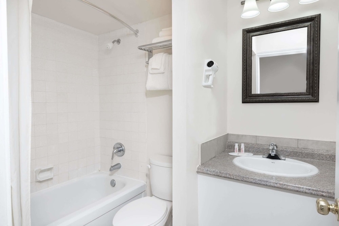 Imagen de la habitación del Hotel Super 8 By Wyndham Cambridge/kitchener/waterloo Area. Foto 7