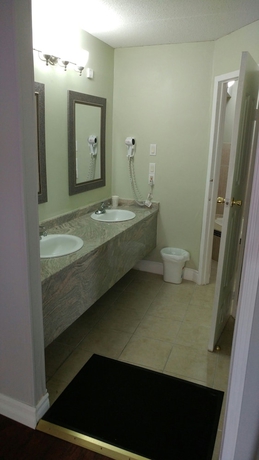 Imagen de la habitación del Hotel Super 8 By Wyndham Cambridge/kitchener/waterloo Area. Foto 9