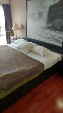 Imagen de la habitación del Hotel Super 8 By Wyndham Cambridge/kitchener/waterloo Area. Foto 12