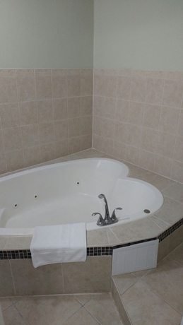 Imagen de la habitación del Hotel Super 8 By Wyndham Cambridge/kitchener/waterloo Area. Foto 14