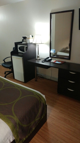 Imagen de la habitación del Hotel Super 8 By Wyndham Cambridge/kitchener/waterloo Area. Foto 15
