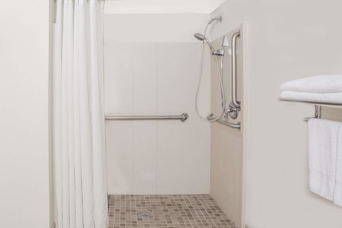 Imagen de la habitación del Hotel Super 8 By Wyndham Camp Springs/andrews Afb Dc Area. Foto 8