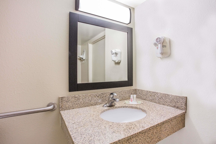 Imagen de la habitación del Hotel Super 8 By Wyndham Camp Springs/andrews Afb Dc Area. Foto 13